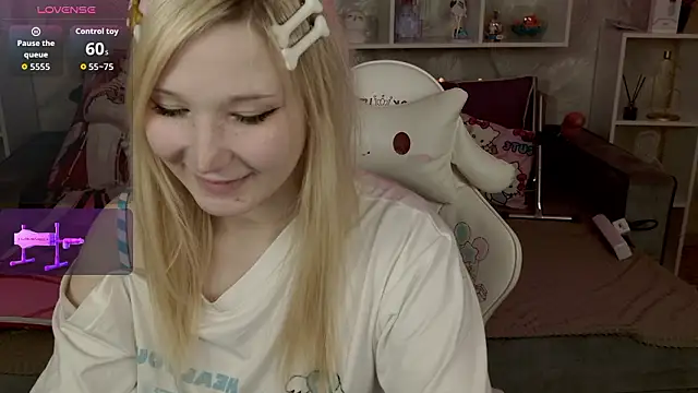 Snapshot of MeowkaKitty chatting on 02-23-26, 02:02 MeowkaKitty online show from 02-23-26, 02:02