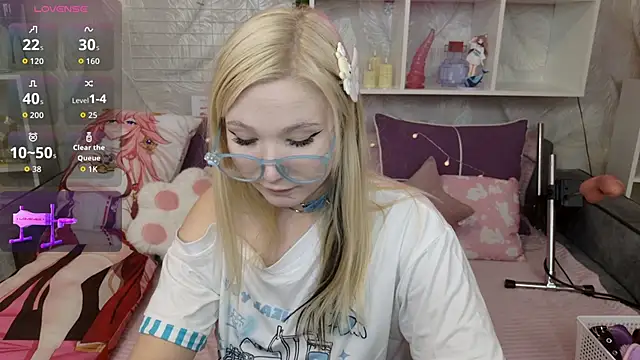Snapshot of MeowkaKitty chatting on 10-15-25, 01:37 MeowkaKitty online show from 10-15-25, 01:37