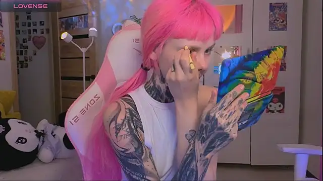 Britney Lynch online show from 10-23-25, 12:37