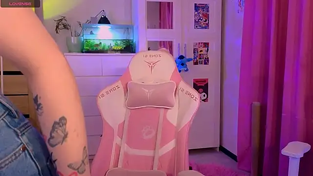 Britney Lynch online show from 11-28-25, 09:15