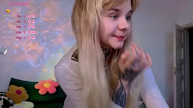 Snapshot of Britney_Lynch chatting on 06-06-26, 07:08 Britney Lynch online show from 06-06-26, 07:08