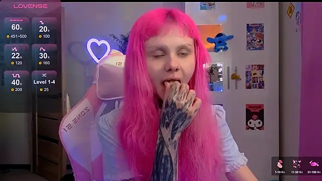 Britney Lynch online show from 10-13-25, 03:02