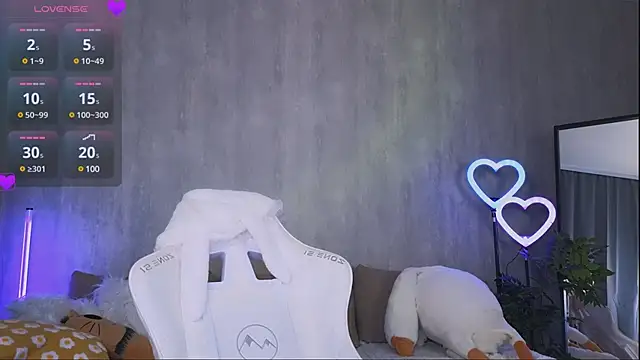 Britney Lynch online show from 03-22-25, 01:11