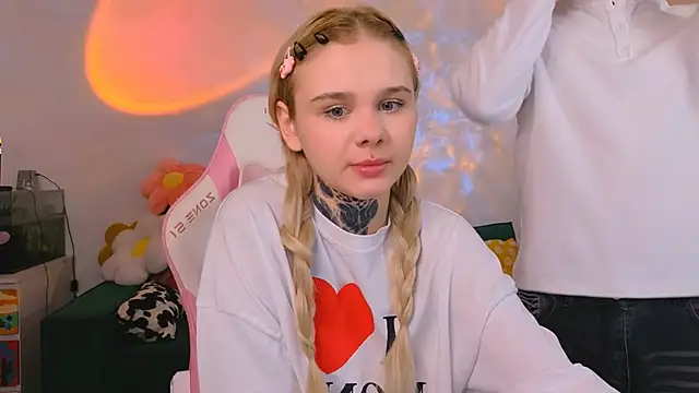 Britney Lynch online show from 03-12-26, 07:07