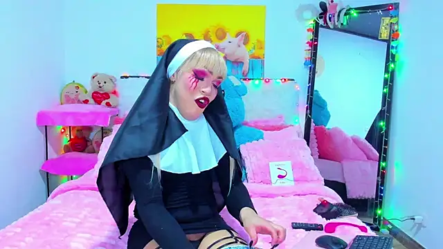 Candy Candy   online show from 10-31-25, 10:49