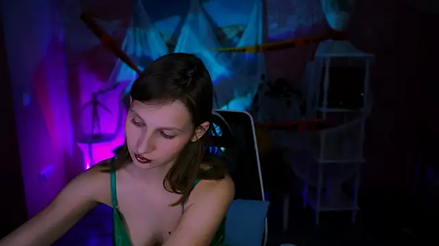 EllaHorton online show from 11-01-25, 01:05