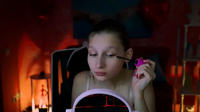 EllaHorton online show from 03-22-25, 05:39