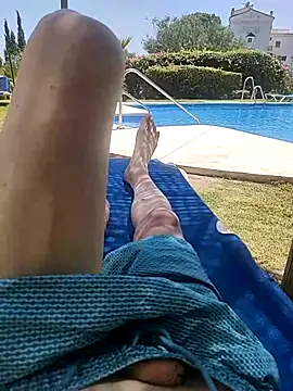 Snapshot of oleg049 chatting on 07-25-26, 01:06 oleg049 online show from 07-25-26, 01:06