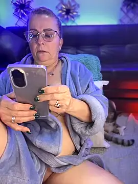 Snapshot of PaulinaSanders_X chatting on 10-12-25, 01:51 PaulinaSanders X online show from 10-12-25, 01:51