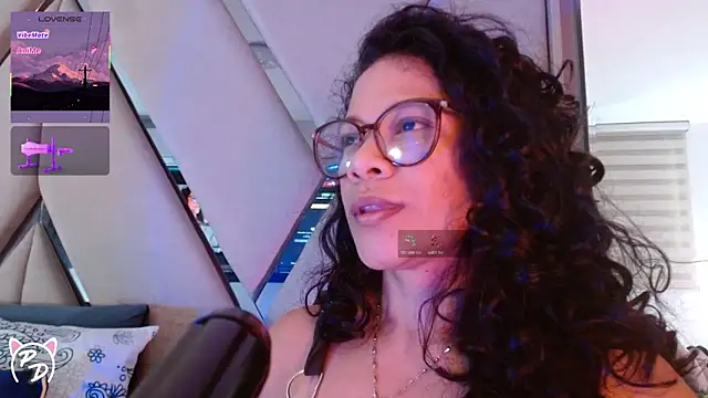 Snapshot of paula_daniela1 chatting on 06-26-26, 09:53 paula daniela1 online show from 06-26-26, 09:53