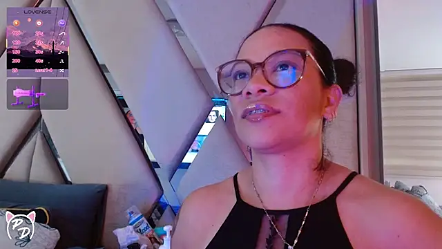 Snapshot of paula_daniela1 chatting on 06-27-26, 09:32 paula daniela1 online show from 06-27-26, 09:32