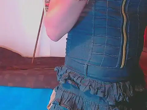 Snapshot of LorenJade chatting on 02-19-26, 07:05 LorenJade online show from 02-19-26, 07:05