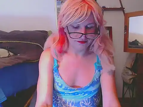 LorenJade online show from 05-19-26, 07:48