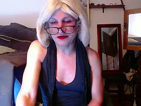 Snapshot of LorenJade chatting on 06-19-26, 07:47 LorenJade online show from 06-19-26, 07:47