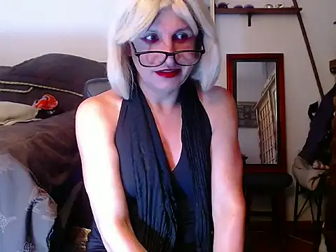 Snapshot of LorenJade chatting on 06-17-26, 08:03 LorenJade online show from 06-17-26, 08:03