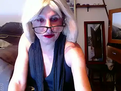 Snapshot of LorenJade chatting on 06-18-26, 09:36 LorenJade online show from 06-18-26, 09:36