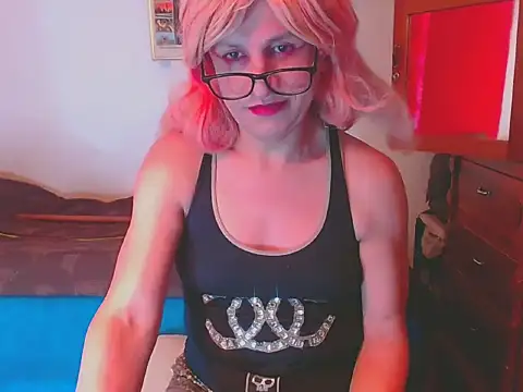 Snapshot of LorenJade chatting on 02-13-26, 07:52 LorenJade online show from 02-13-26, 07:52