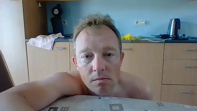 Snapshot of bertolini chatting on 06-23-26, 11:41 bertolini online show from 06-23-26, 11:41