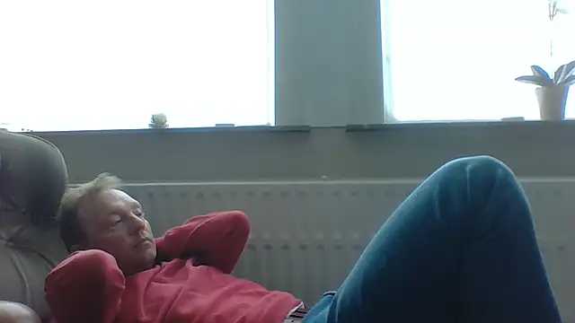 Snapshot of bertolini chatting on 06-14-26, 12:28 bertolini online show from 06-14-26, 12:28
