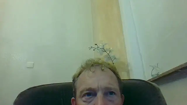 Snapshot of bertolini chatting on 07-14-26, 09:43 bertolini online show from 07-14-26, 09:43