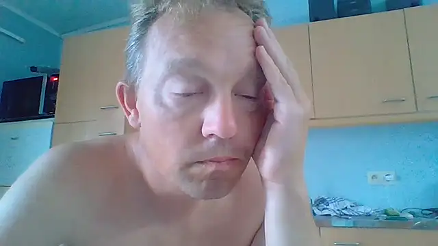 Snapshot of bertolini chatting on 07-14-26, 07:57 bertolini online show from 07-14-26, 07:57