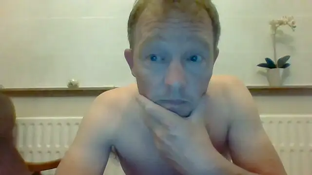 Snapshot of bertolini chatting on 06-17-26, 09:03 bertolini online show from 06-17-26, 09:03