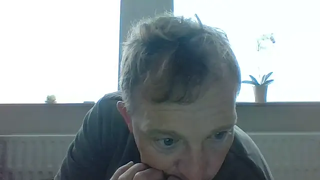 Snapshot of bertolini chatting on 06-11-26, 01:52 bertolini online show from 06-11-26, 01:52