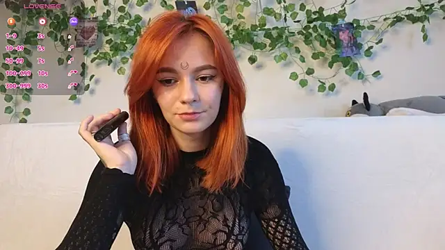 Snapshot of girl_with_snaketatto0 chatting on 10-18-25, 02:35 girl with snaketatto0 online show from 10-18-25, 02:35