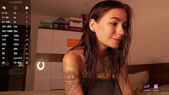 girl with snaketatto0 online show from 06-21-26, 02:39