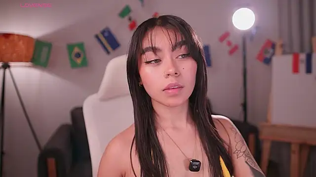 Snapshot of GigiLee_ chatting on 06-18-26, 01:37 GigiLee online show from 06-18-26, 01:37