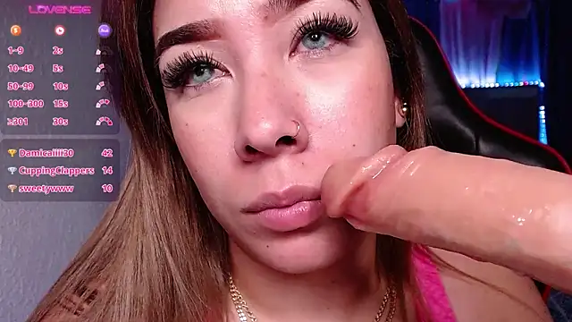 Snapshot of leahtemptation3 chatting on 12-19-24, 10:45 leahtemptation3 online show from 12-19-24, 10:45