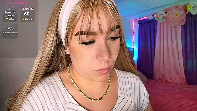 Snapshot of leahtemptation3 chatting on 02-17-25, 04:53 leahtemptation3 online show from 02-17-25, 04:53