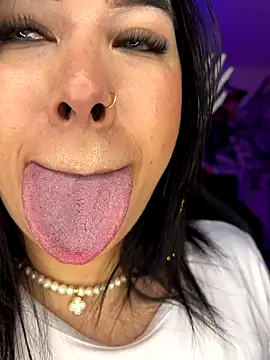 leahtemptation3 online show from 10-29-25, 06:56