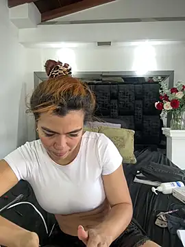 Snapshot of Arianna_Jones1 chatting on 05-18-26, 08:35 Arianna Jones1 online show from 05-18-26, 08:35