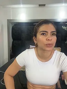 Snapshot of Arianna_Jones1 chatting on 05-16-26, 05:50 Arianna Jones1 online show from 05-16-26, 05:50