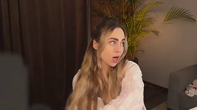 hotexclusive  online show from 04-27-26, 07:56