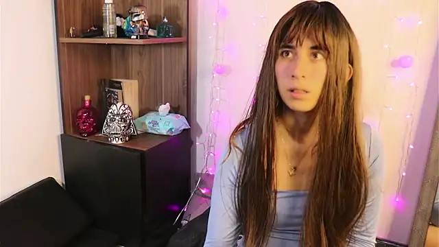 Snapshot of _lucy_white_ chatting on 01-13-25, 02:39  lucy white  online show from 01-13-25, 02:39