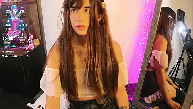 Snapshot of _lucy_white_ chatting on 02-22-25, 03:56  lucy white  online show from 02-22-25, 03:56