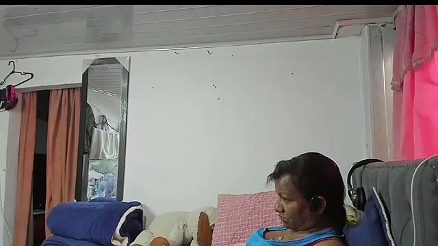 Snapshot of Laflaka22 chatting on 06-22-26, 04:48 Laflaka22 online show from 06-22-26, 04:48