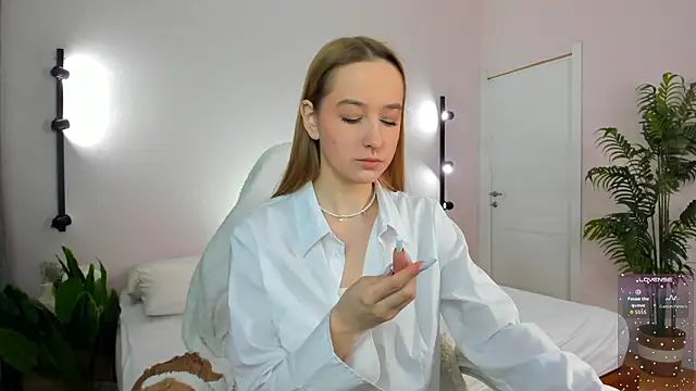 Sweett Monica online show from 03-19-26, 01:05