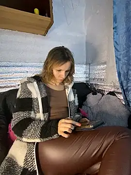 Snapshot of Anita-Smith chatting on 02-14-26, 10:04 Anita-Smith online show from 02-14-26, 10:04