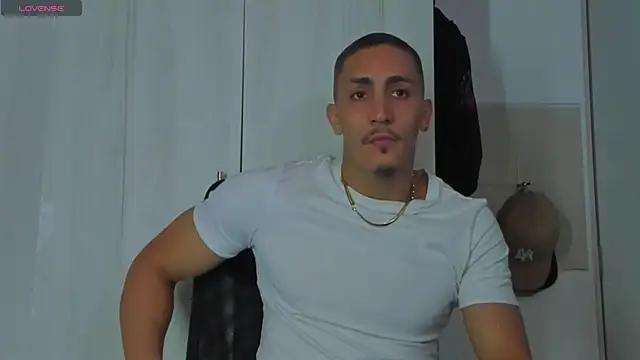 Snapshot of MikeRoss7777 chatting on 10-23-25, 10:19 MikeRoss7777 online show from 10-23-25, 10:19