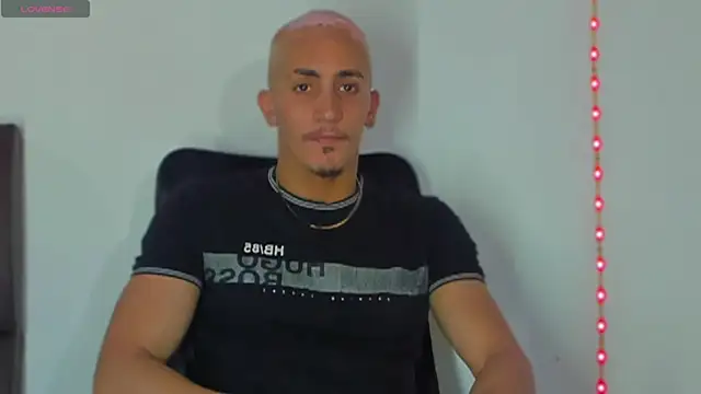 Snapshot of MikeRoss7777 chatting on 02-15-25, 10:10 MikeRoss7777 online show from 02-15-25, 10:10