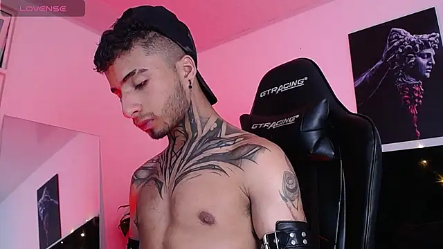 Snapshot of JuanCamiilo_66 chatting on 02-14-25, 03:22 JuanCamiilo 66 online show from 02-14-25, 03:22