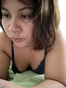 Snapshot of Yara0k chatting on 10-15-25, 09:39 Yara0k online show from 10-15-25, 09:39