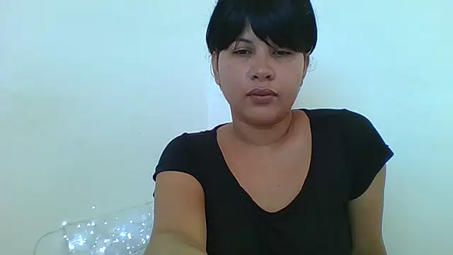 Snapshot of Yara0k chatting on 03-15-25, 06:21 Yara0k online show from 03-15-25, 06:21