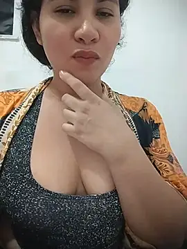 Snapshot of Yara0k chatting on 07-01-26, 11:27 Yara0k online show from 07-01-26, 11:27