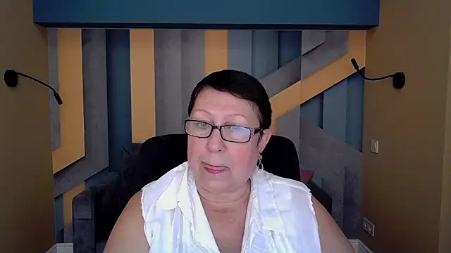 Snapshot of BarbaraTurners chatting on 10-20-25, 06:19 BarbaraTurners online show from 10-20-25, 06:19