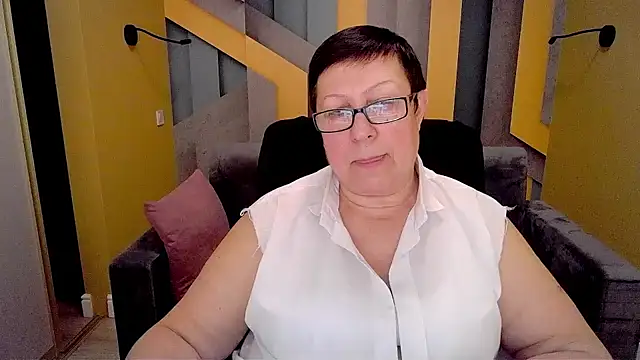 Snapshot of BarbaraTurners chatting on 02-10-25, 12:30 BarbaraTurners online show from 02-10-25, 12:30