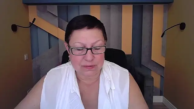 Snapshot of BarbaraTurners chatting on 10-15-25, 06:27 BarbaraTurners online show from 10-15-25, 06:27
